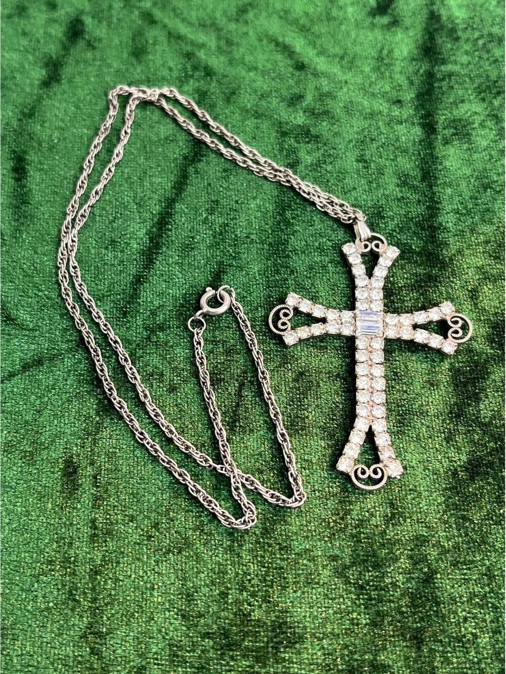 #96 Vintage Rhinestone Cross Necklace 18” Silver Tone